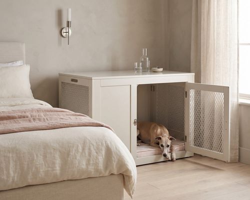 Moderno & Fresco Crate Mat, with a dog on it